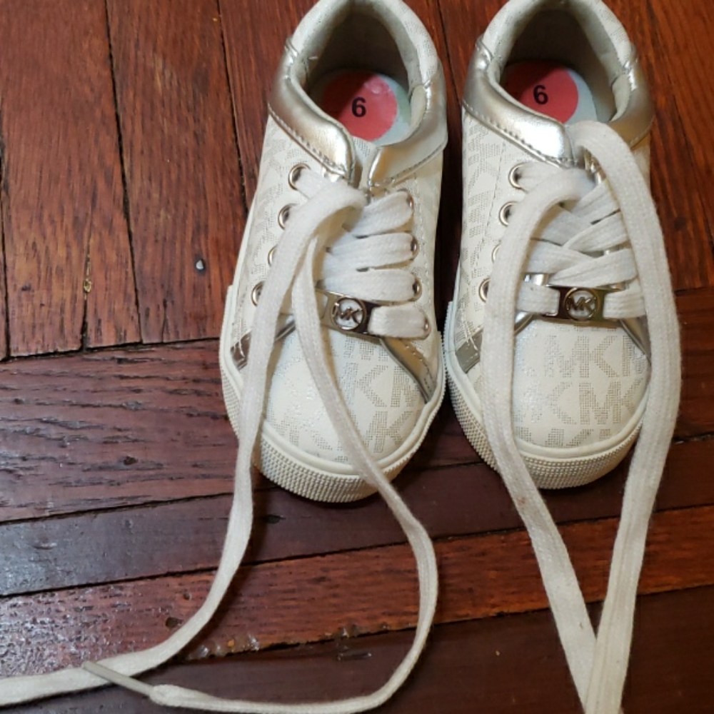 Little girl sneaker